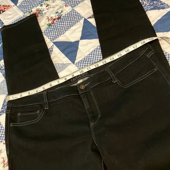 Decree Skinny Jeans - Picture 5 of 7